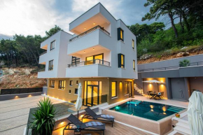 SunnySide luxury suites with free parking and swimming pool
